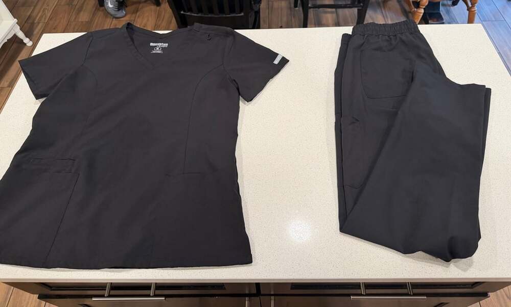 Maevn Momentum Women’s Scrub Set Size M Black V-Neck Top & Pants Medical Uniform